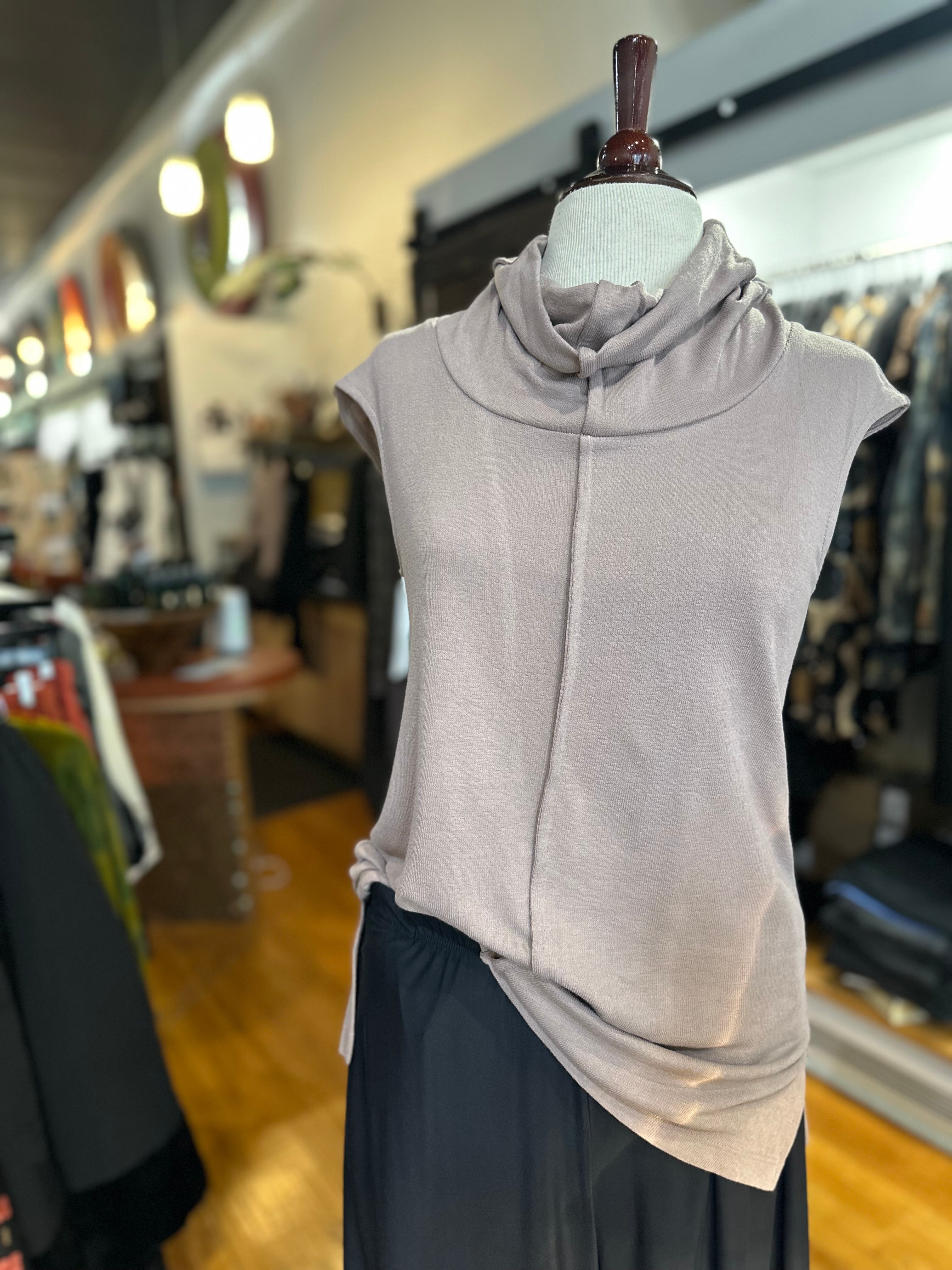 Ozai N KU - Sleeveless Pink Cowl