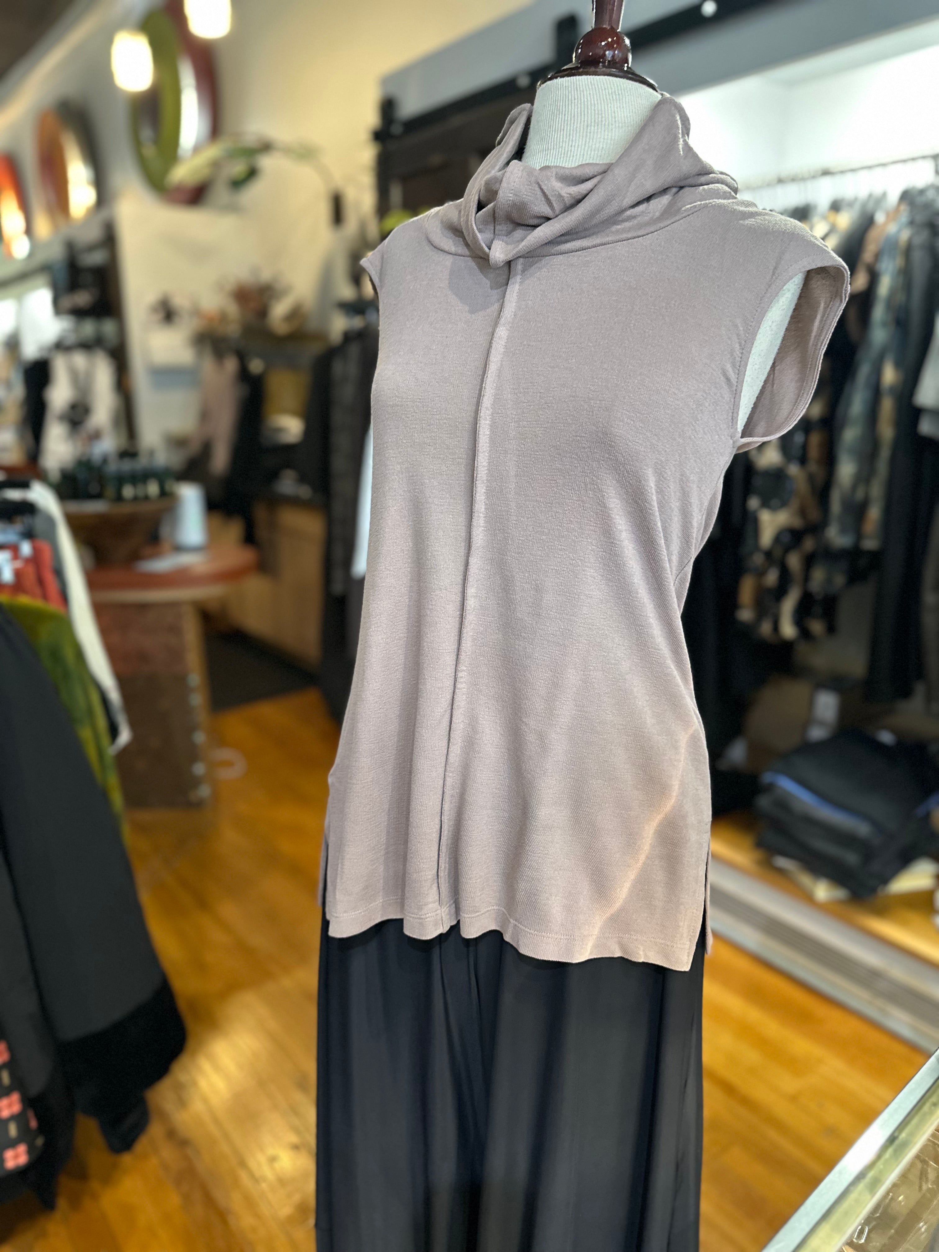 Ozai N KU - Sleeveless Pink Cowl