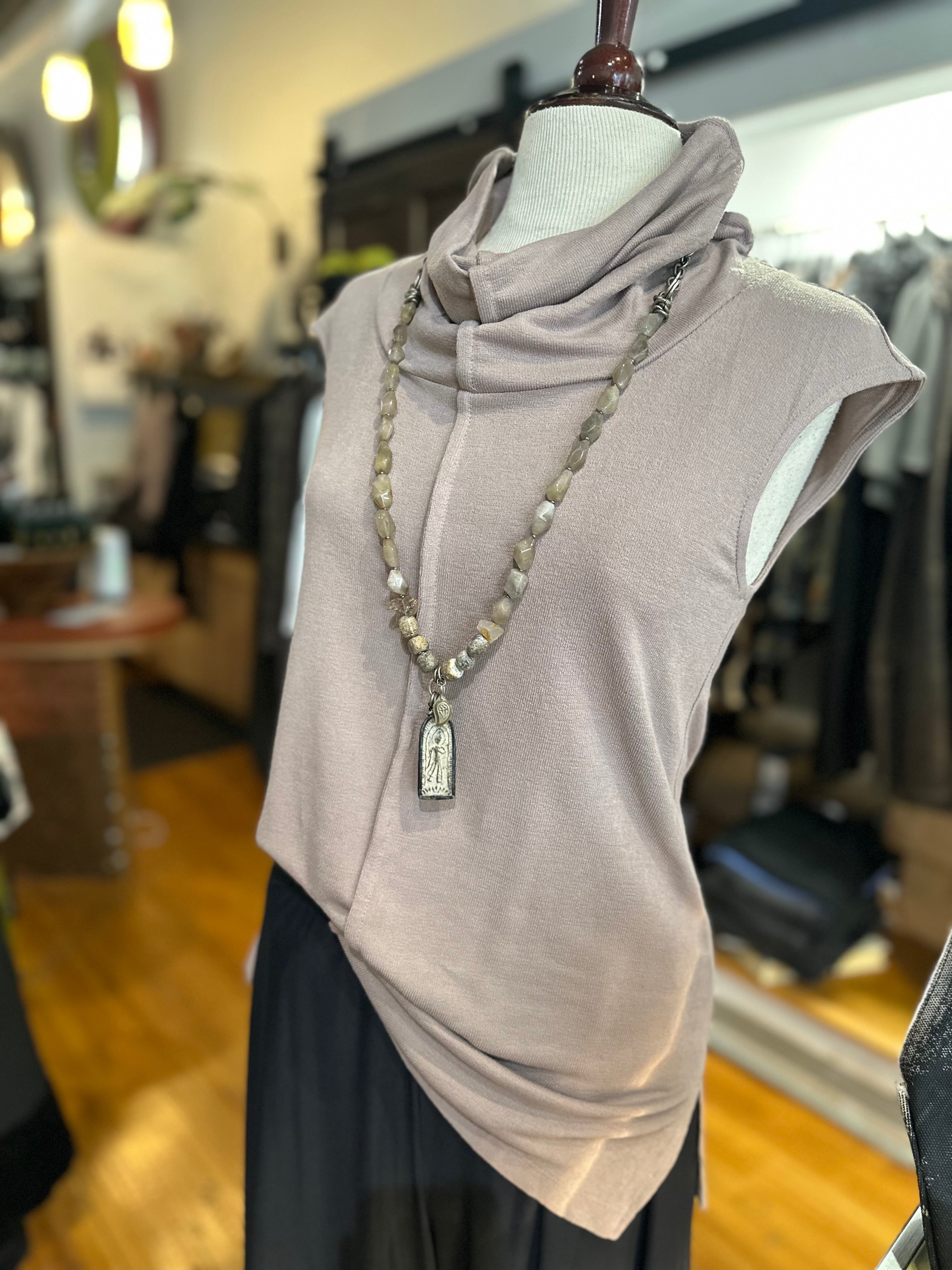 Ozai N KU - Sleeveless Pink Cowl