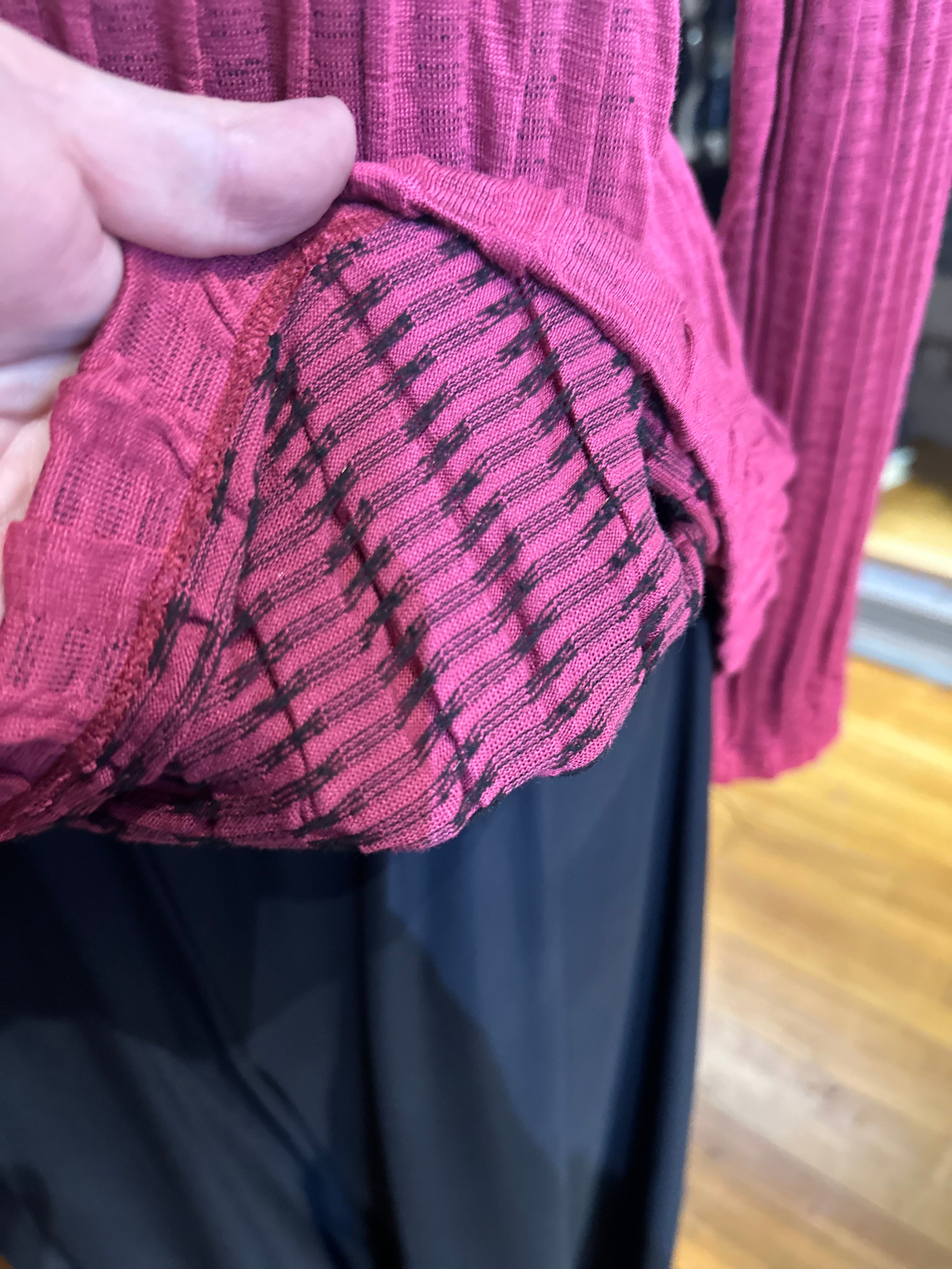 Ozai N KU - Fraise Seamed Tee