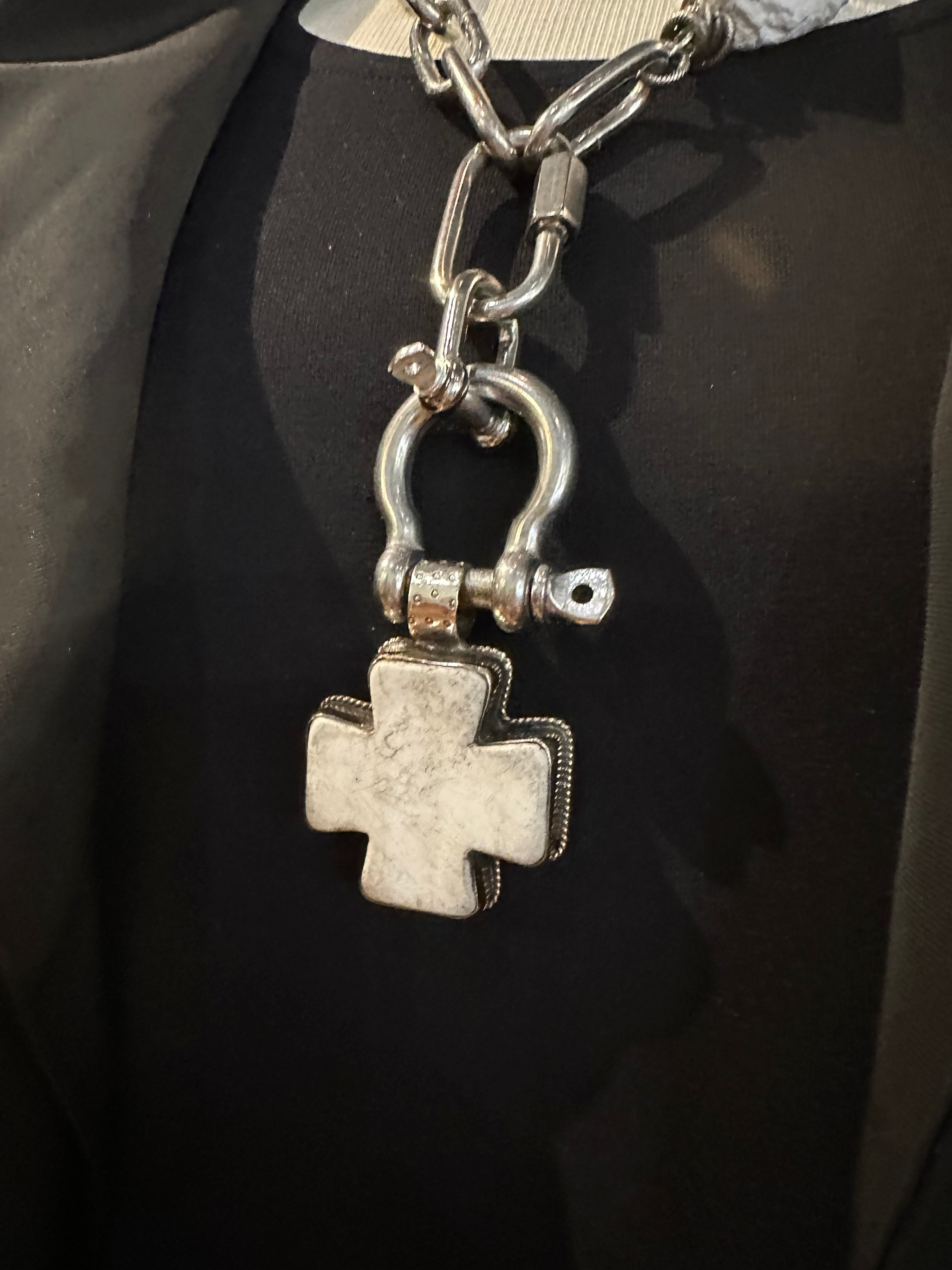 Mya Lambrecht - Howlite Cross