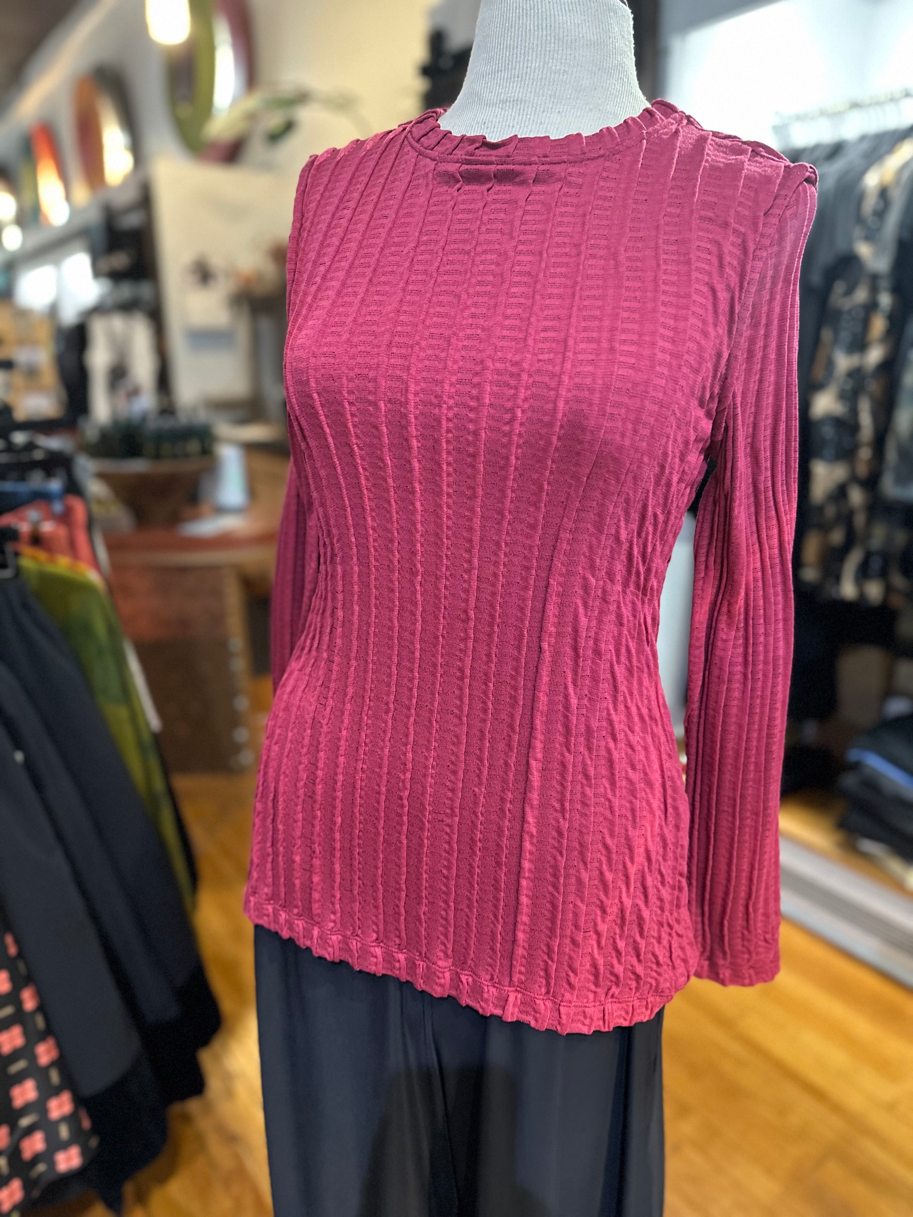 Ozai N KU - Fraise Seamed Tee