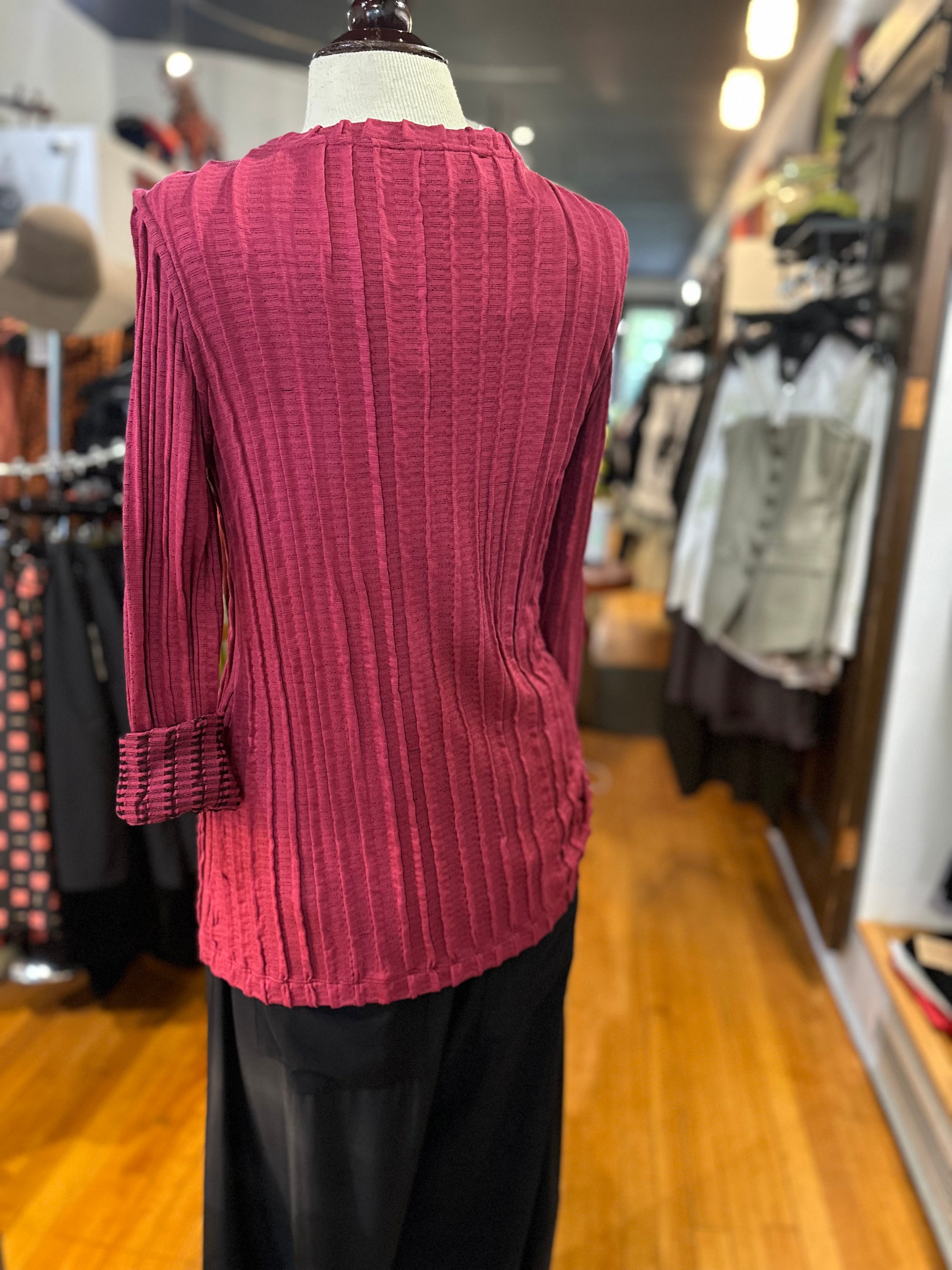 Ozai N KU - Fraise Seamed Tee