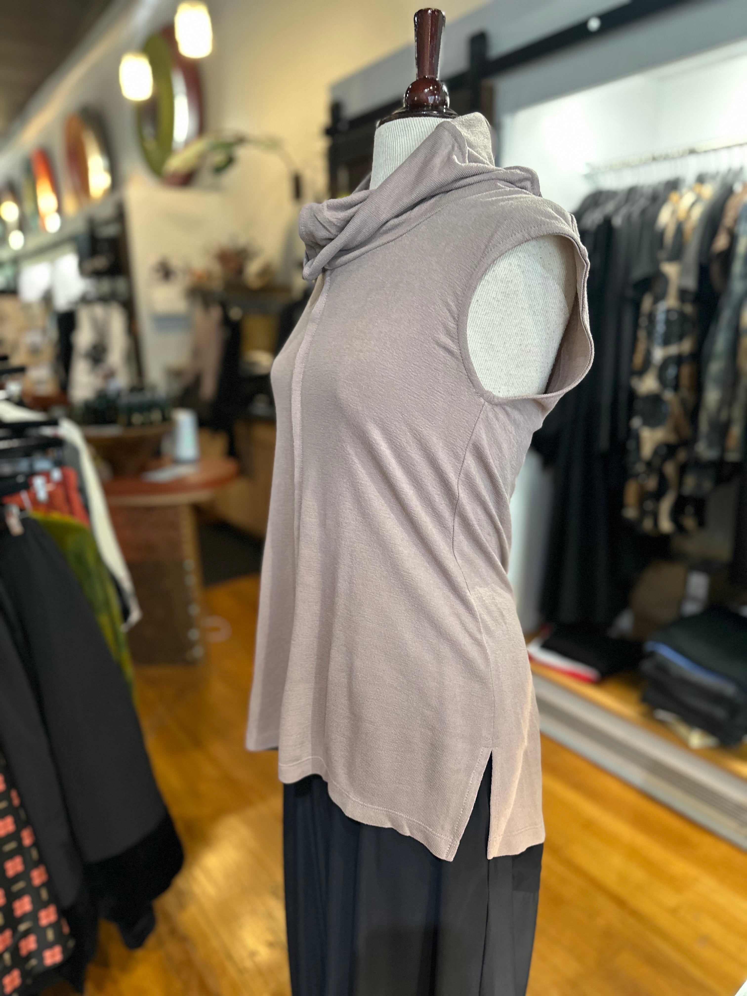 Ozai N KU - Sleeveless Pink Cowl