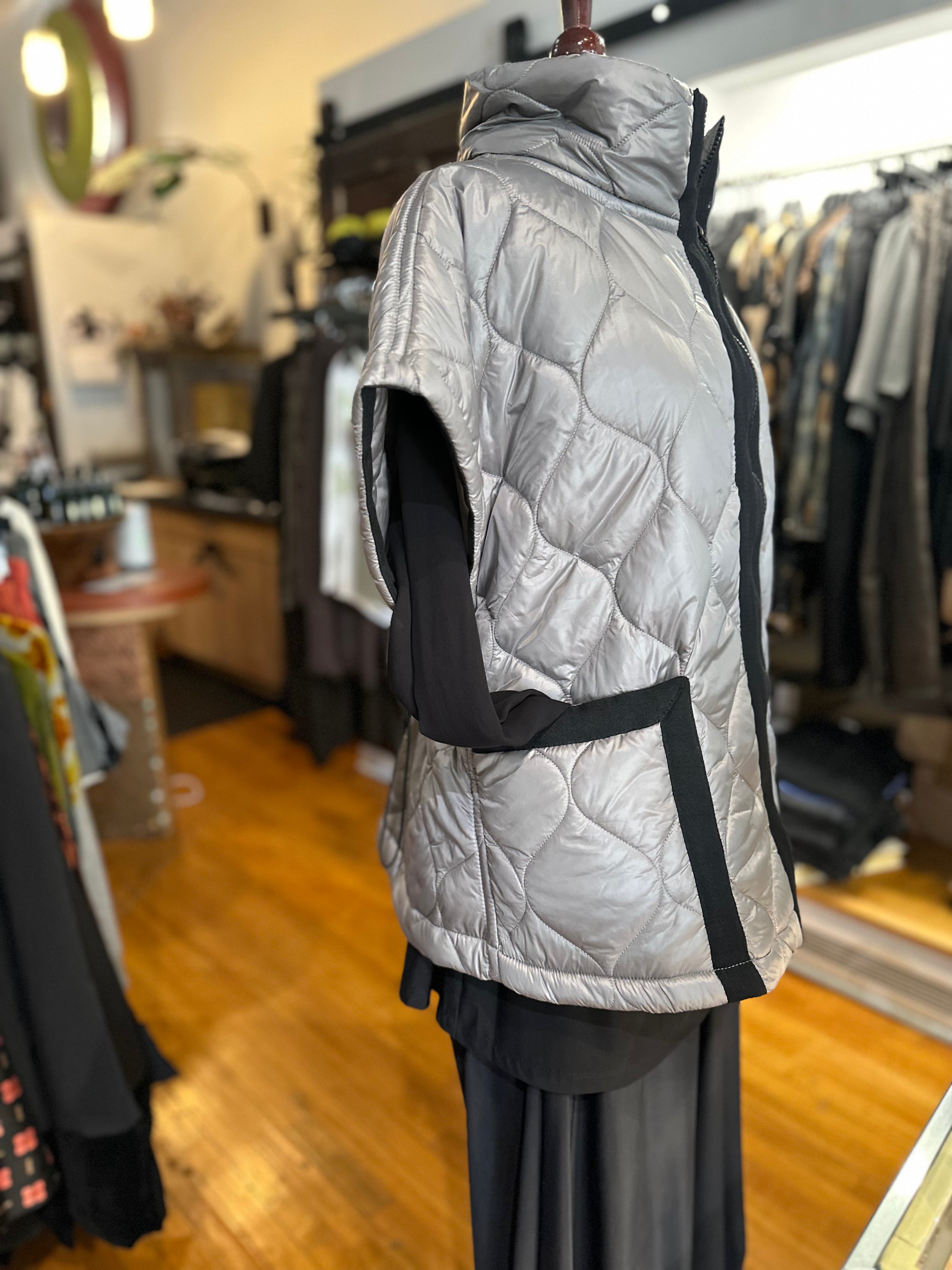 Ozai N KU - Dione Reversible Vest