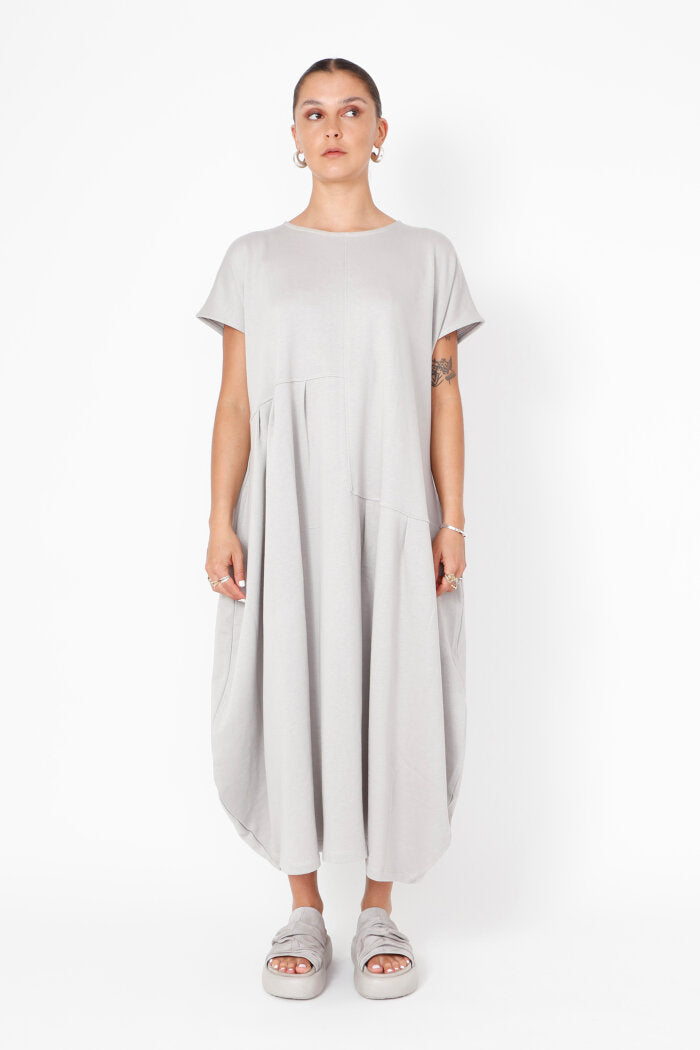 sort aarhus dress Styling the versatile Sort Aarhus Dress